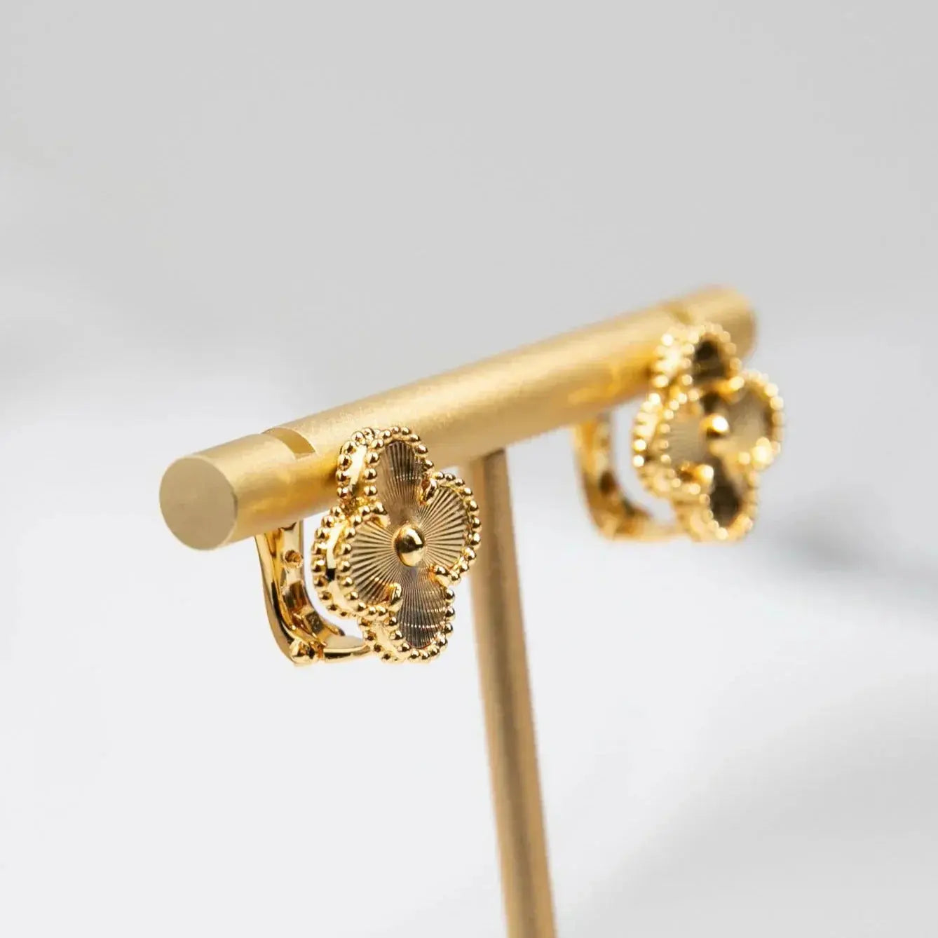 VIERBLÄTTRIG | OHRENSTIEFER GOLD JUWELORA
